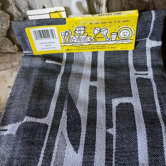 🔥1 day sale🔥 3/$25 on all BLUE Q dish towels - Picture 2 of 3
